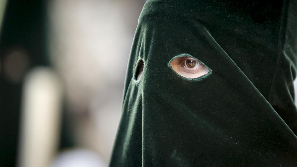 Salida procesional de la Hermandad de la Esperanza, en imágenes