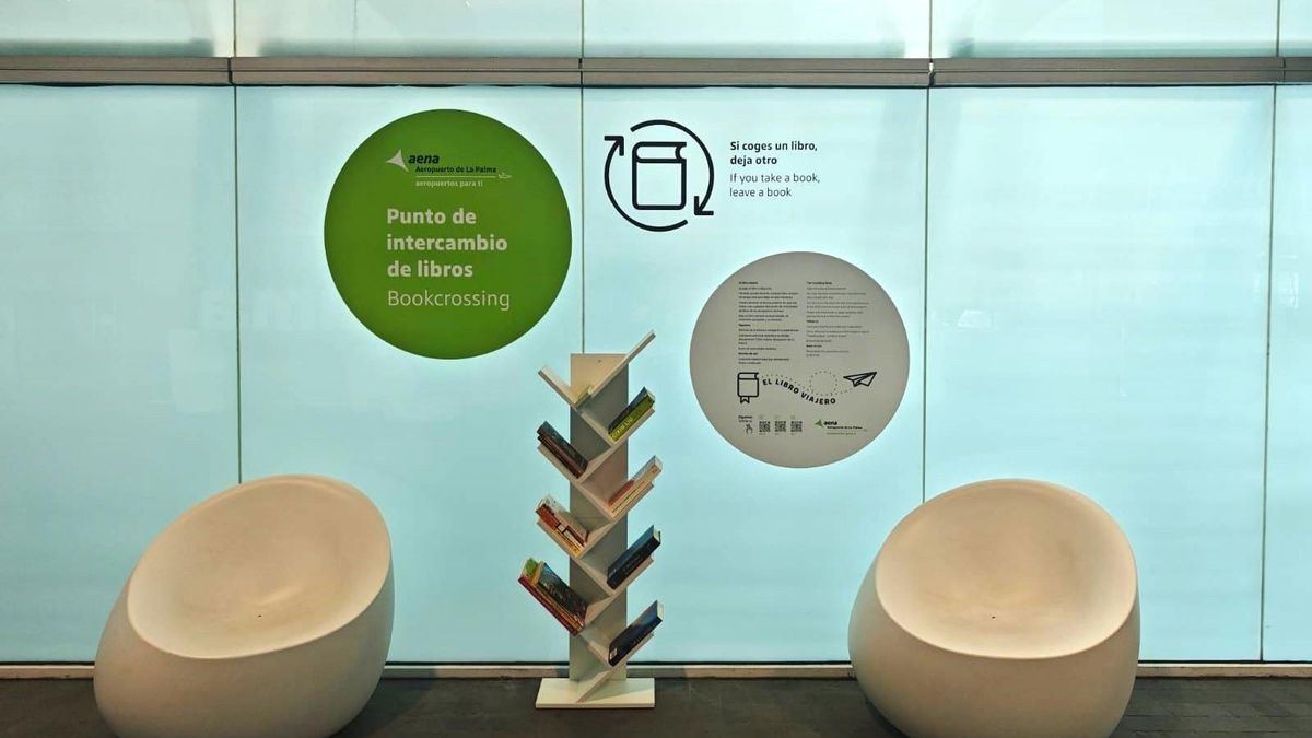 El Aeropuerto de La Palma instala dos puntos de intercambio de libros