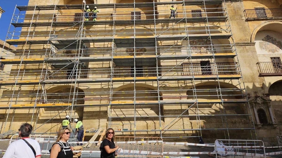 Ultiman la actuación de conservación de las pinturas murales y la fachada sur de la Mezquita-Catedral