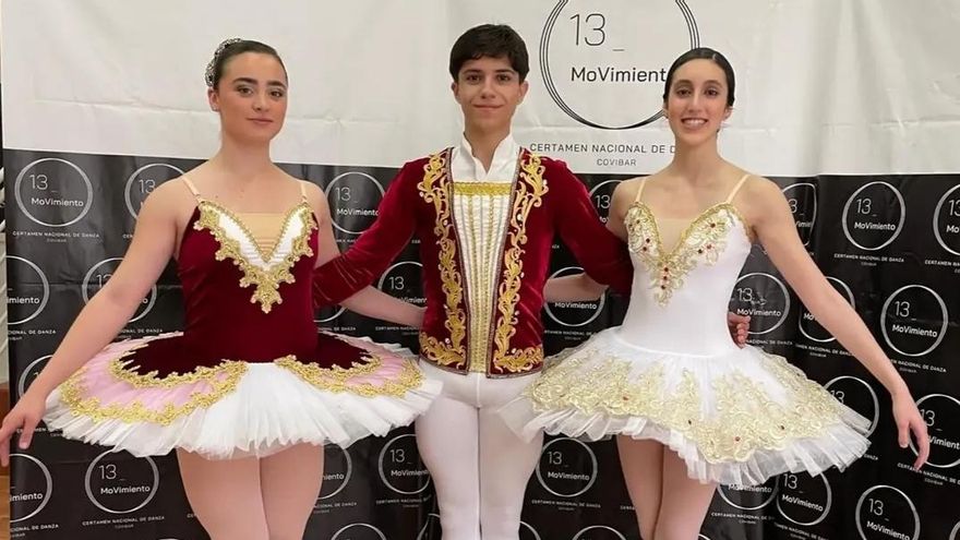 Payo, junto a dos de sus compañeras