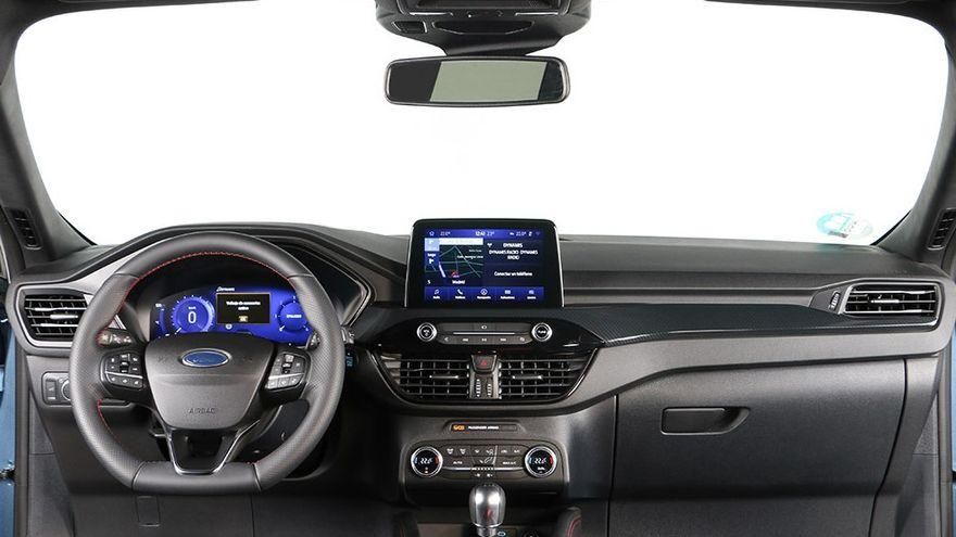 Habitáculo del Ford Kuga 2.5 FHEV.