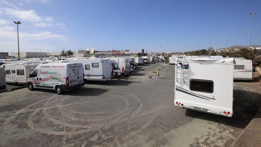 Autocaravanistas en La Mareta (Telde).