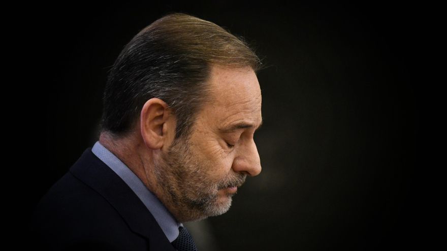 El ventilador del ‘caso Ábalos’: el PP pide cuentas a Page sobre un contrato público y el PSOE dice que va “a la desesperada”