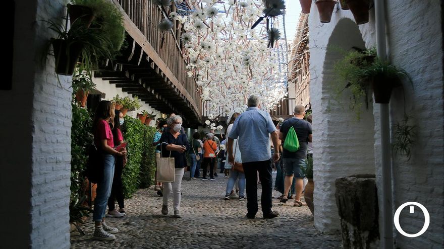 Instalación de Flora 2021 en la Posada del Potro