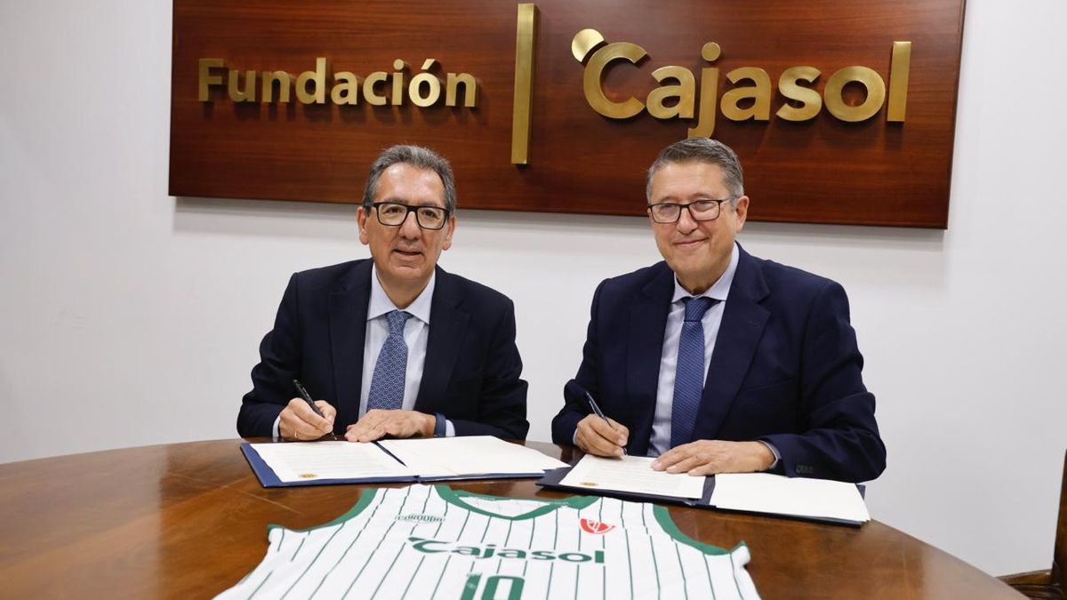 Firma del acuerdo entre Fundación Cajasol y Córdoba CB