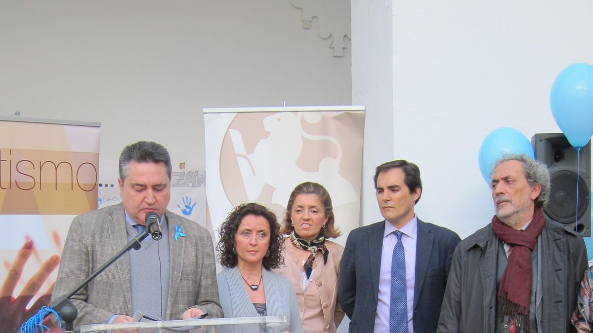 Chamizo teme que los recortes en educación puedan afectar a colectivos vulnerables, como los niños autistas