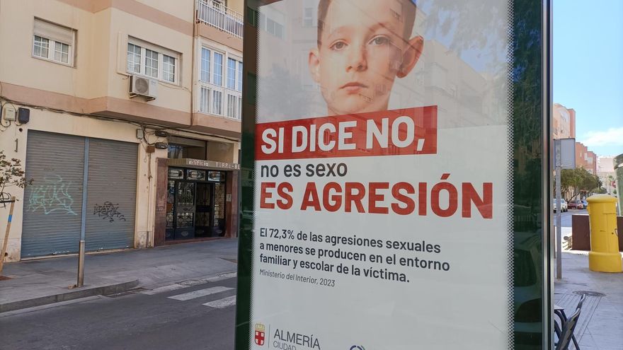 Almería lanza una campaña que vincula el sexo con menores a su consentimiento y la retira tras la polémica