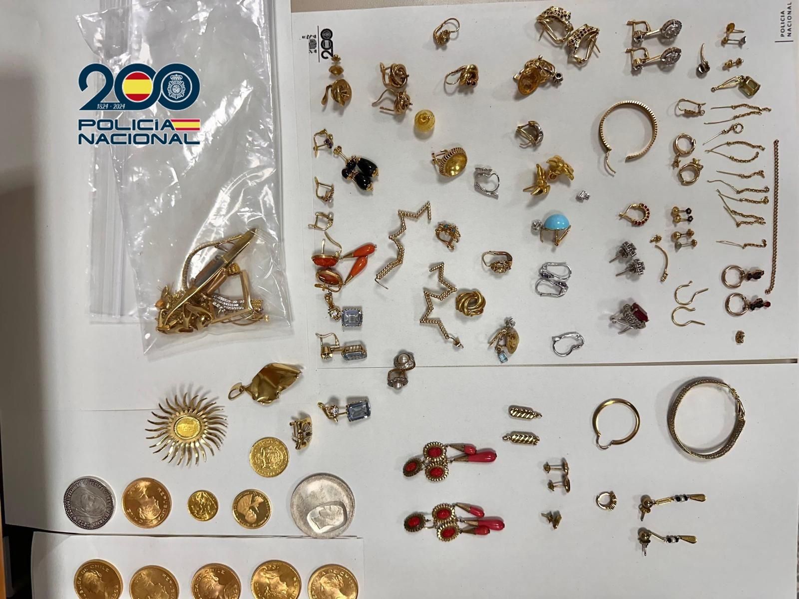 Arrested While Attempting to Leave Tenerife with Jewellery Stolen from Nearly Twenty Homes Arrested While Attempting to Leave Tenerife with Jewellery Stolen from Nearly Twenty Homes