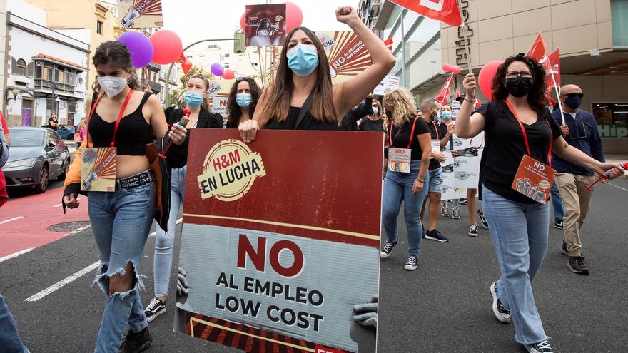 Manifestación celebrada este sábado en Las Palmas de Gran Canaria con motivo del Primero de Mayo, Día Internacional del Trabajo. EFE/Quique Curbelo