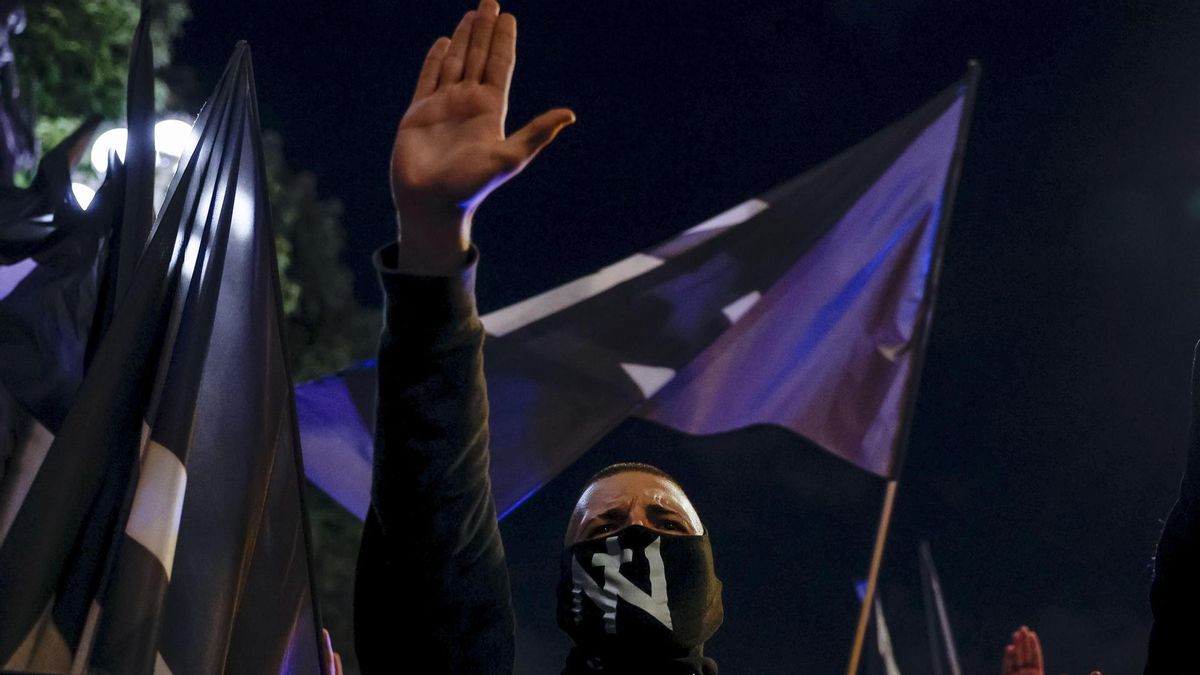 Uno de los manifestantes en la protesta neonazi.