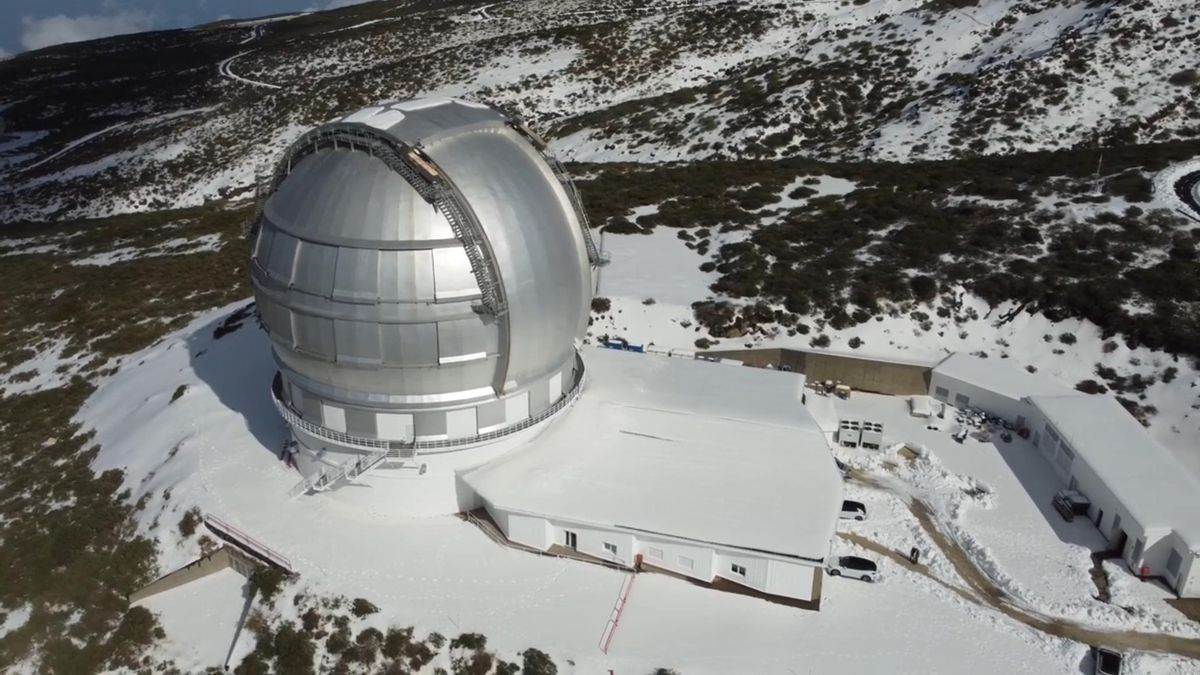 Imagen del Gran Telescopio Canarias, en las cumbres la Villa de Garafía, rodeado por la nieve  caída los días 23 y 24 de diciembre 2024.