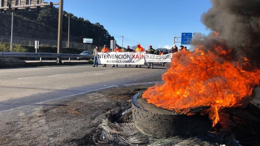 La policía registra las fábricas de Alu Ibérica en A Coruña y Avilés dentro de una investigación de la Audiencia Nacional por su venta