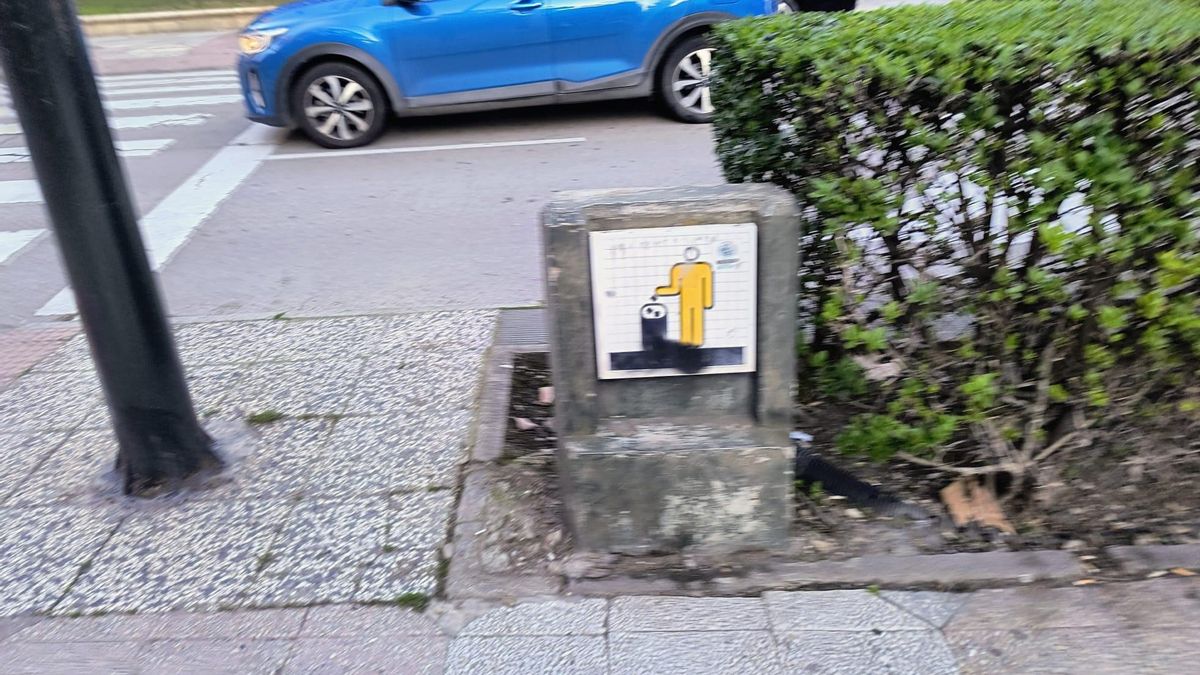 Papelera sin papelera. Paseo Constitución, Zaragoza.