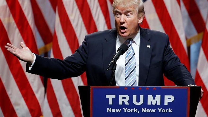 Trump desata una tormenta en su contra al criticar a los padres de un soldado muerto