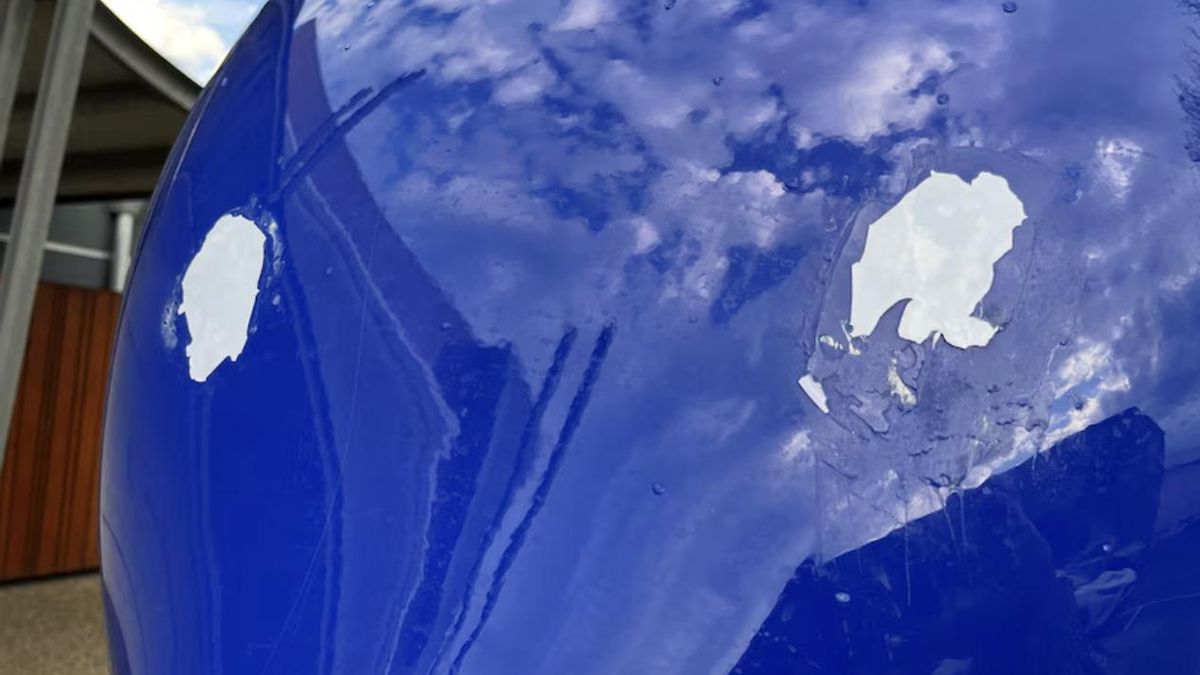 Al quitar los ojos quedaron desperfectos en la escultura