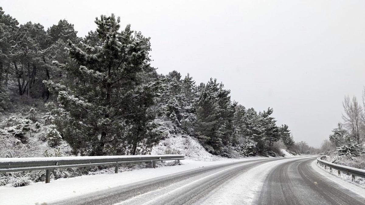 Alerta por nieve en ocho tramos de autovías en siete provincias de Castilla y León