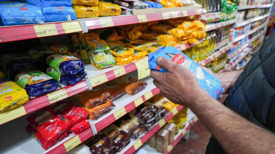 Dólar arriba de $1.000: ¿por qué el salto del blue genera más pobreza?