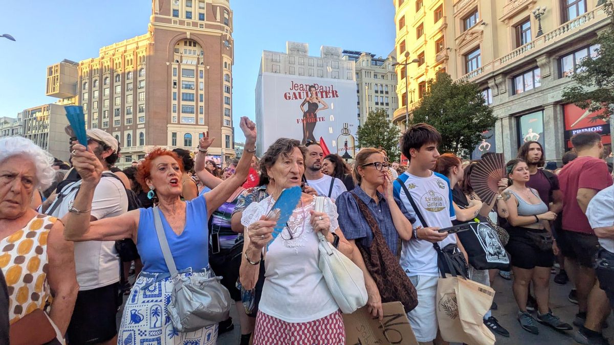 Momentos de la manifestación antirracista por Ceuta, en Callao