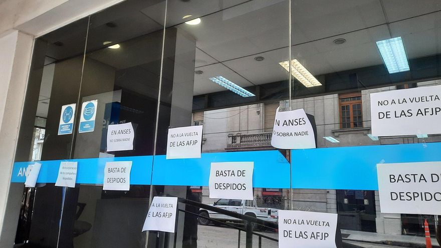 Con la provincia de Buenos Aires a la cabeza, comenzaron a cerrar oficinas de ANSES en varios distritos