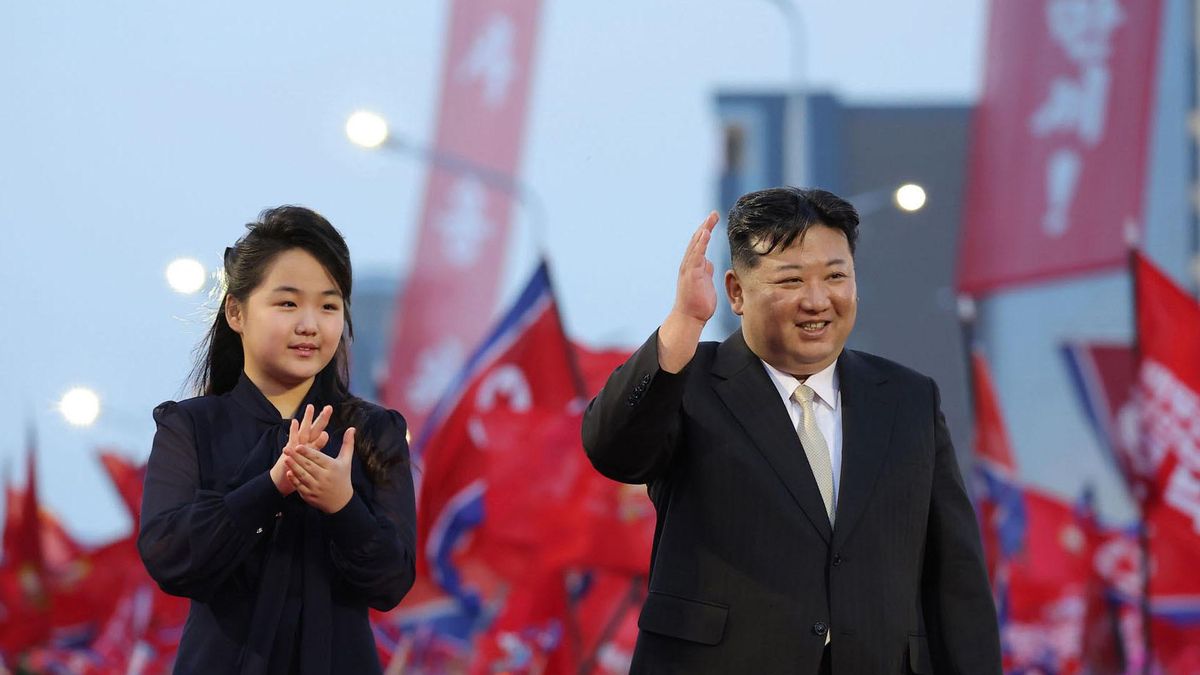 Imagen de archivo. El líder norcoreano Kim Jong-un y a su hija Kim Ju-ae asisten a una ceremonia en Pyongyang el 14 de mayo de 2024.