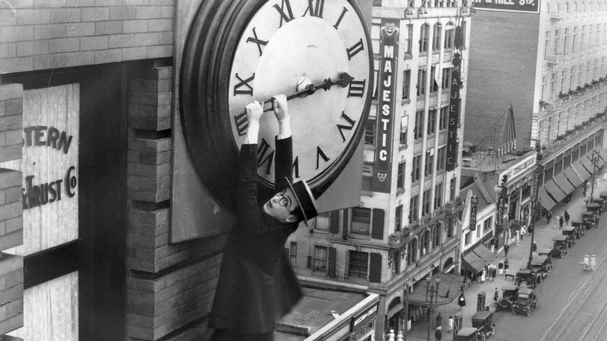 Una mítica escena de 'El hombre mosca', el clásico de Harold Lloyd.