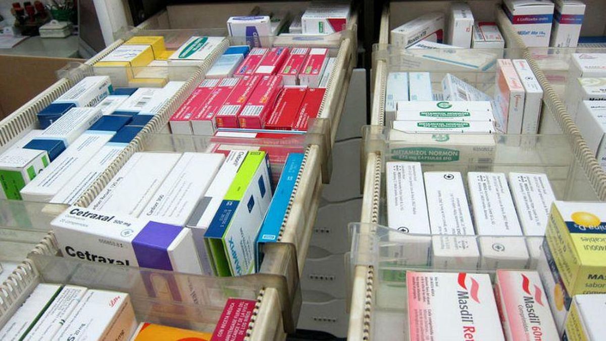 Imagen de archivo de medicamentos en una farmacia.