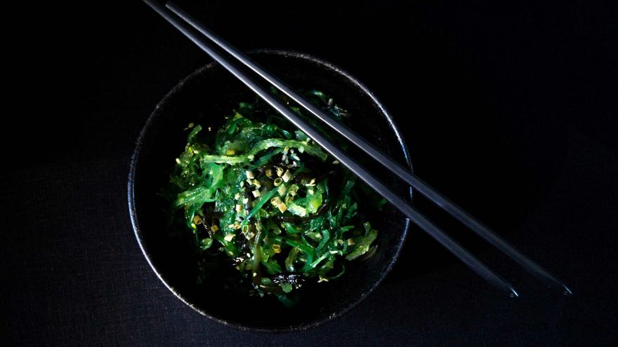 Así se hace en casa una rica ensalada wakame típica de los países costeros de Asia