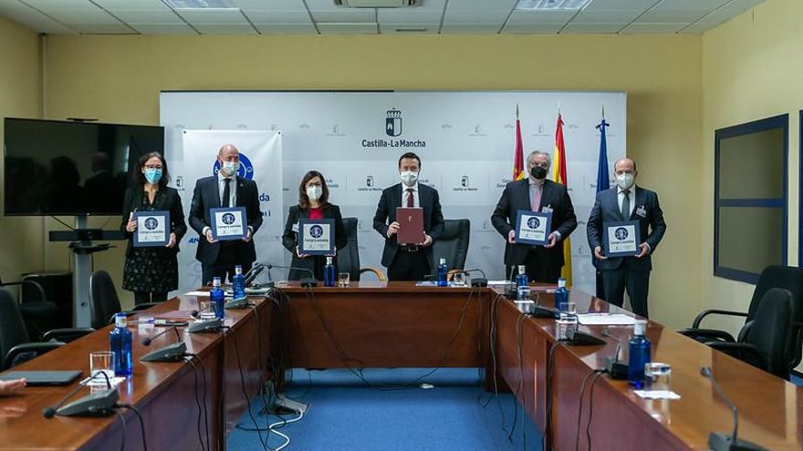 Un nuevo programa de apoyo permitirá a personas con discapacidad y mayores hacer la compra en 28 supermercados de Castilla-La Mancha