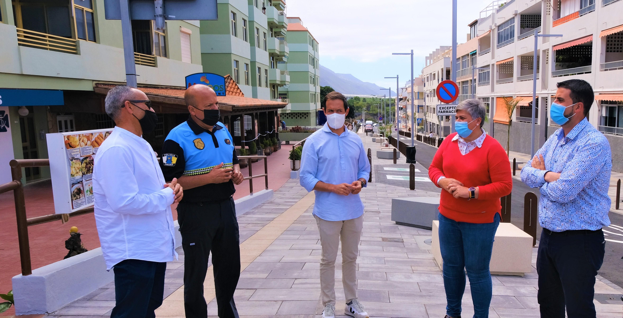Visitas de las autoridades a la Zona Comercial Abierta de Puerto Naos.