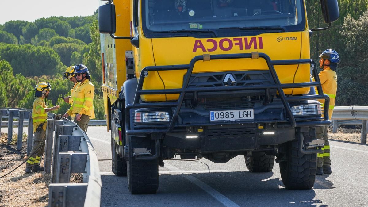 El INFOCA trabaja por extinguir el tercer incendio forestal de este verano en Cerro Muriano