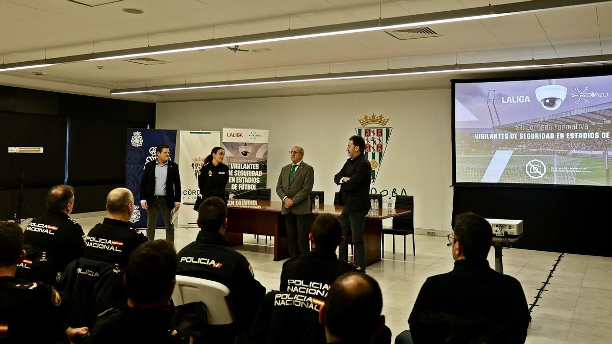 El Arcángel acoge una jornada formativa sobre seguridad en los partidos de fútbol