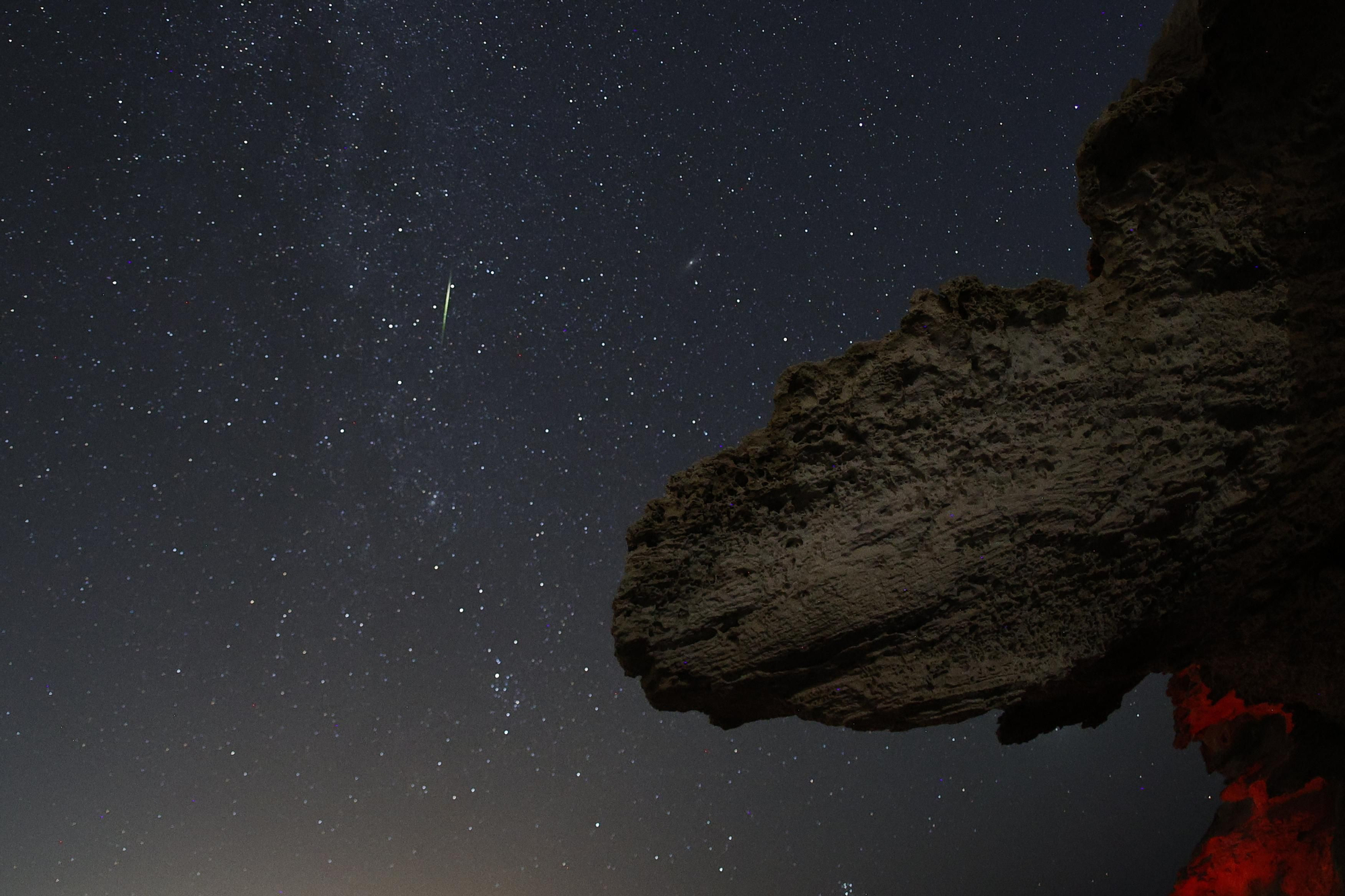 Las Perseidas se dejan ver en las playas de Níjar. EFE/ Rodrigo Jiménez