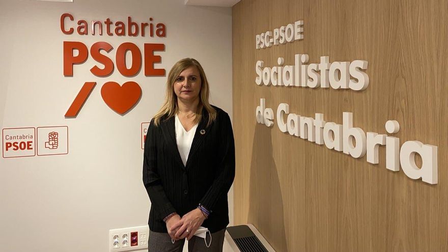 Noelia Cobo en la nueva sede del PSOE en la calle Vargas de Santander.