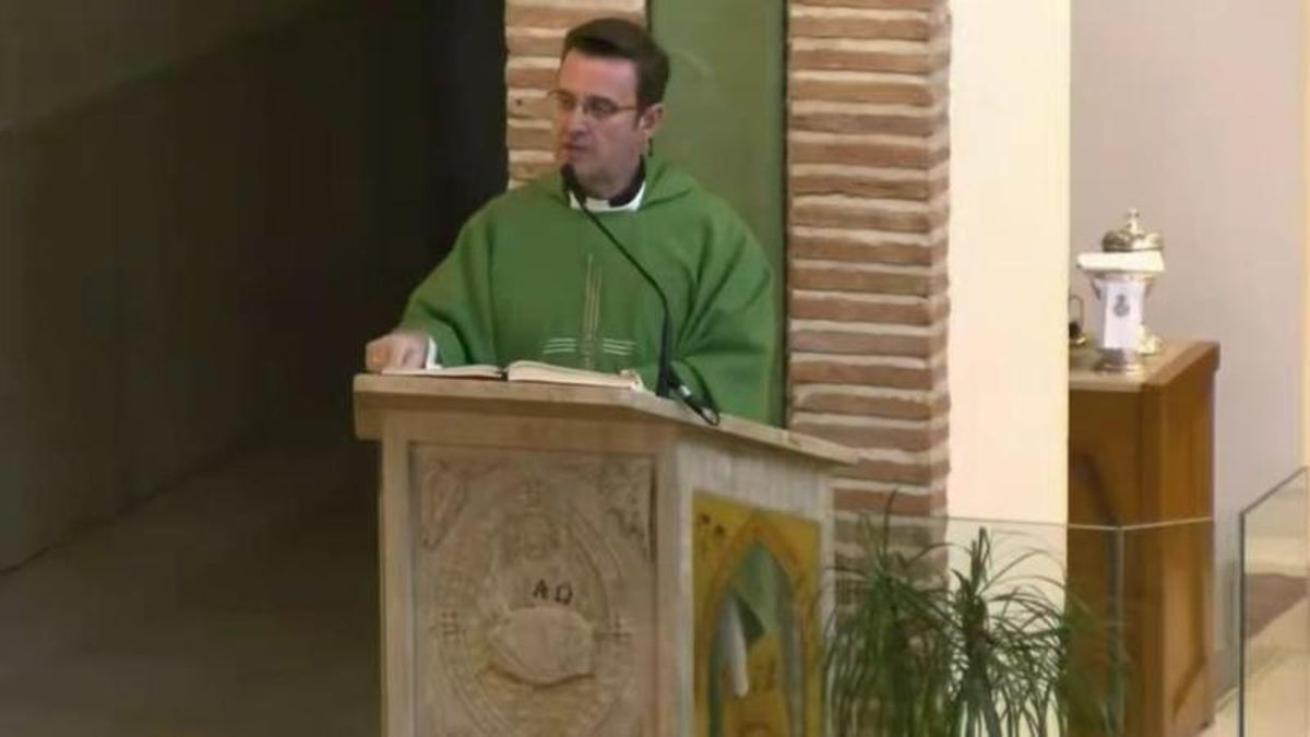 El polémico cura de Valdepeñas echa a una mujer porque su bebé lloró en misa: “Es muy difícil predicar si está chillando”