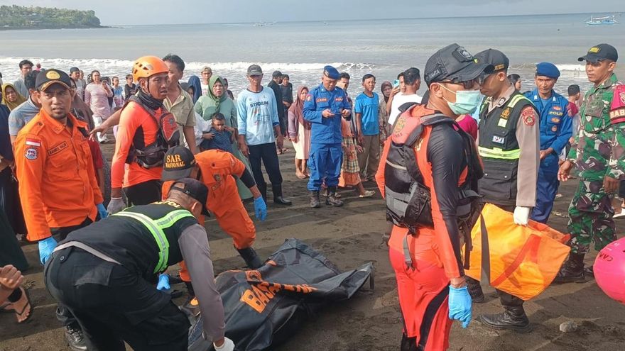 Seis muertos y 29 desaparecidos tras el naufragio de un ferri cerca de la isla de Bali