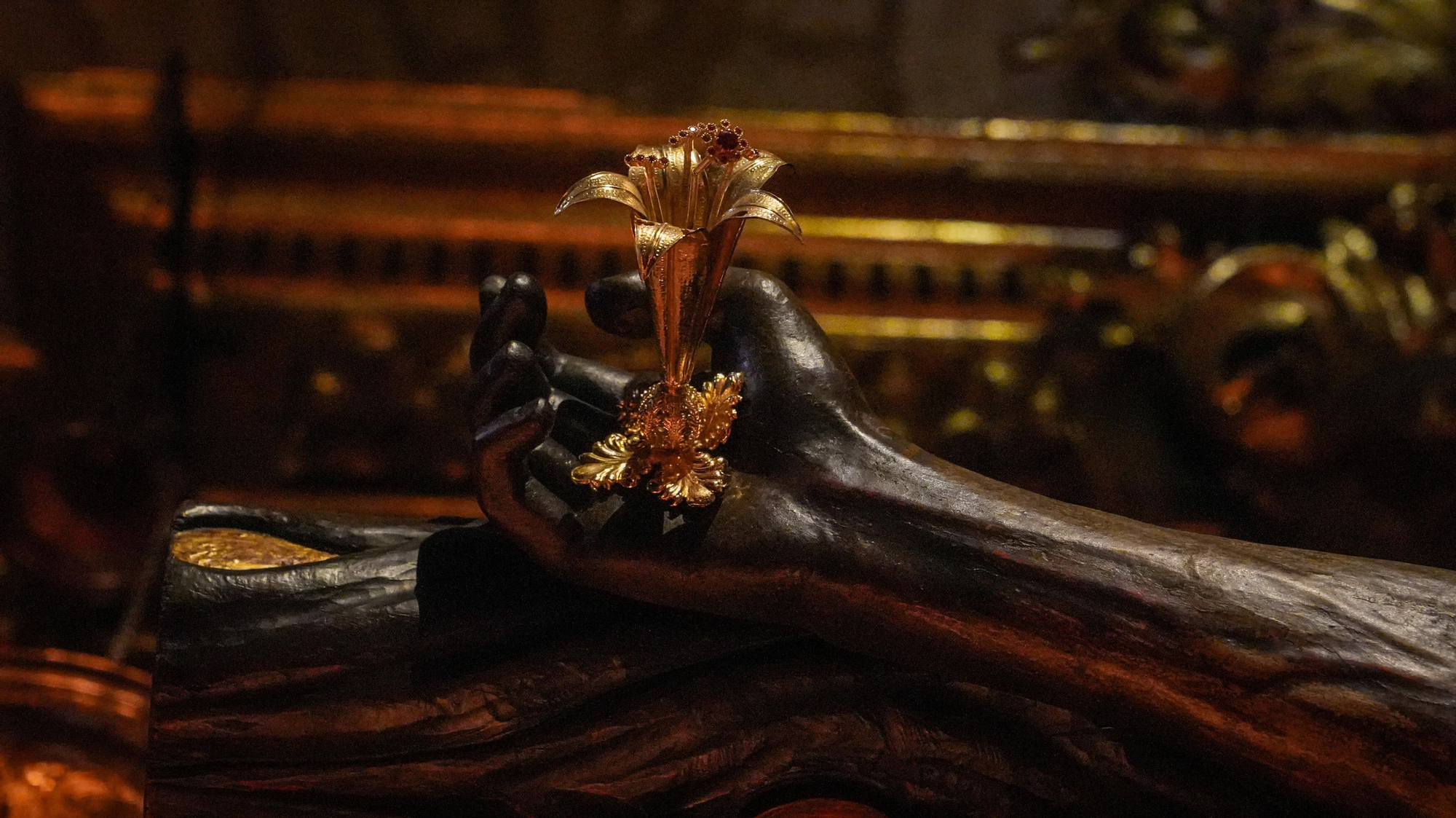 Los besapiés de Jesús Rescatado y del Cristo del Remedio de Ánimas, y el besamanos de Jesús, Divino Salvador, en su Prendimiento, en imágenes