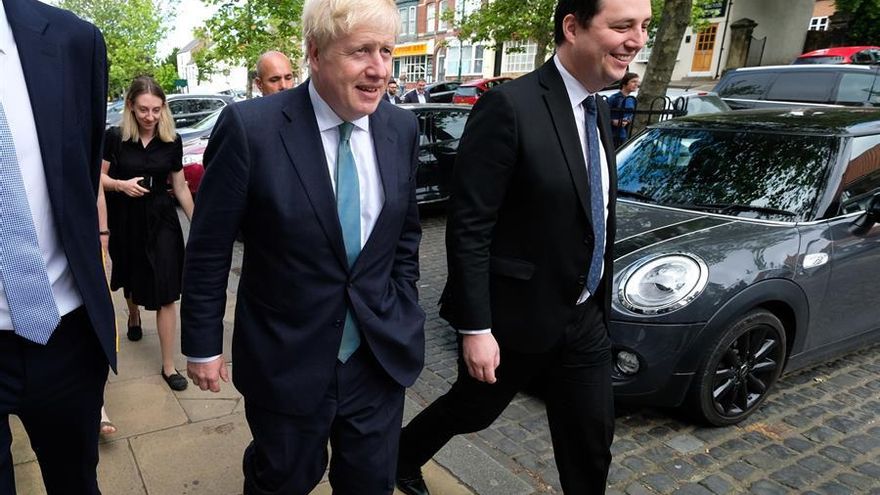 Boris Johnson y Simon Clarke