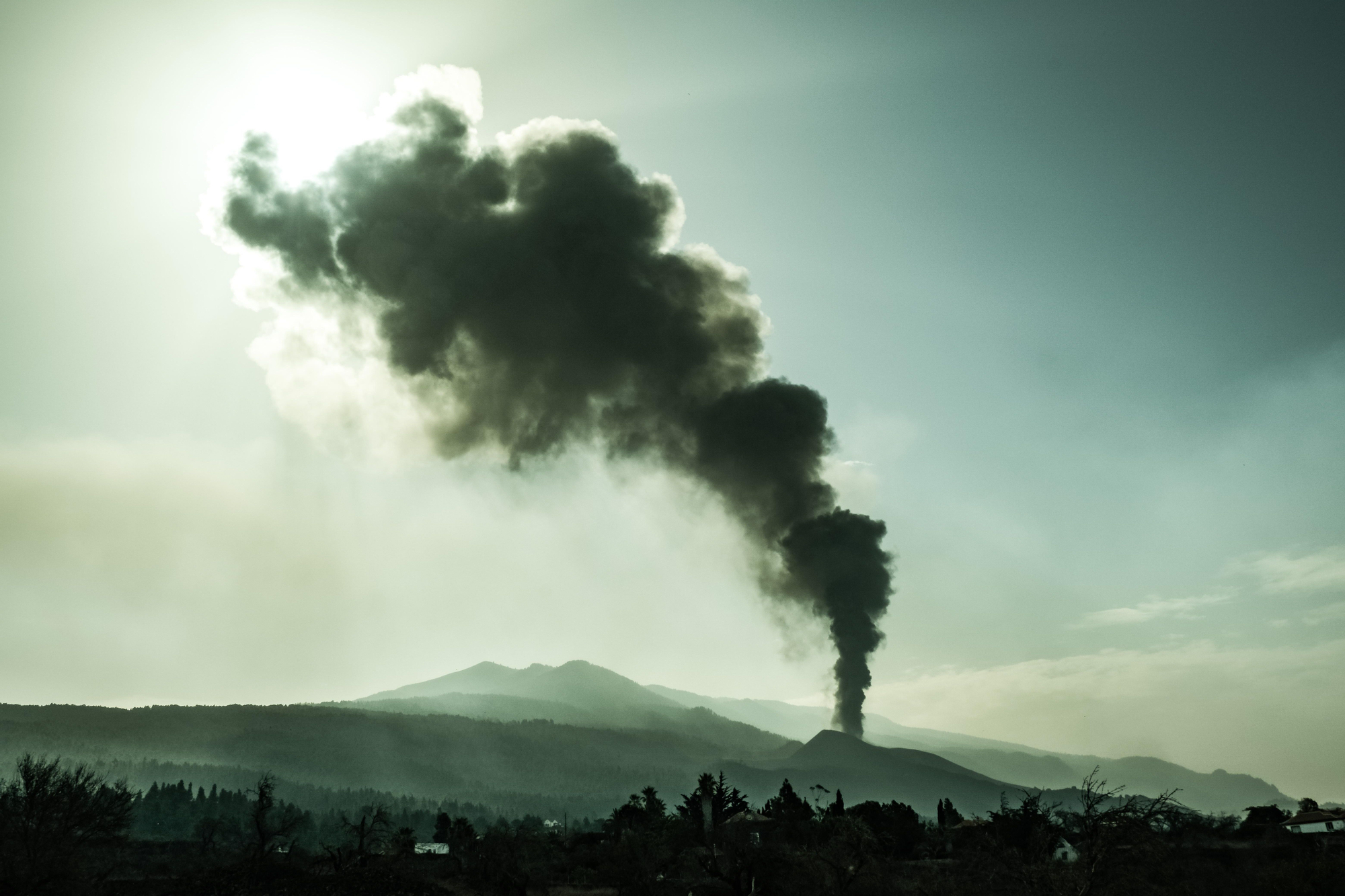 Reactivación del volcán este lunes. / FOTO: ANKOR RAMOS