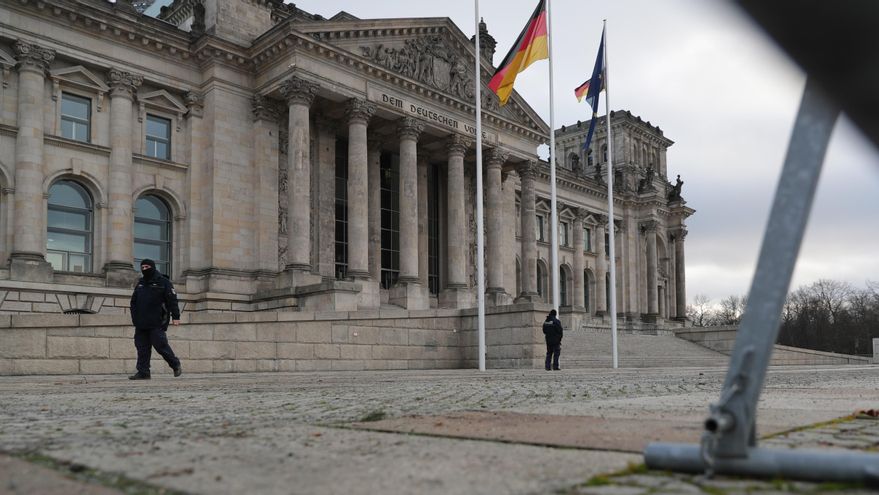 Alemania va a elevar las medidas de seguridad en su distrito gubernamental tras el asalto al Capitolio estadounidense y los recientes incidentes en Berlín. EFE/EPA/HAYOUNG JEON