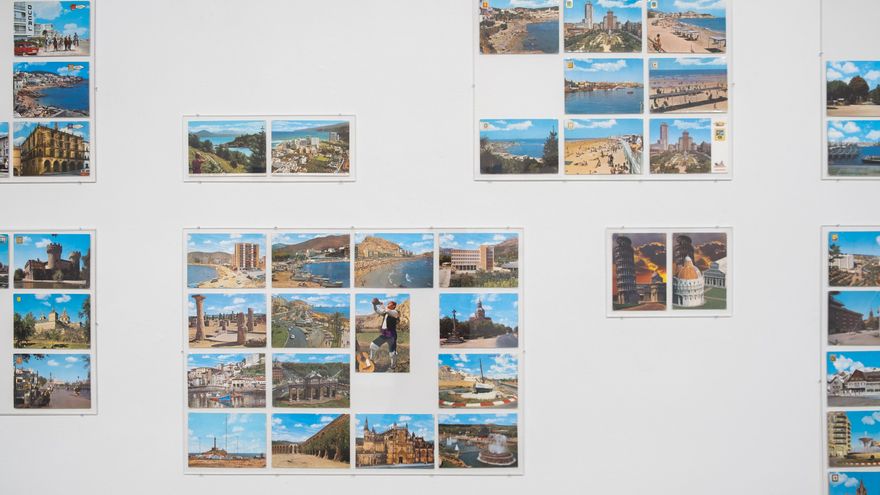 Las postales turísticas del desarrollismo que desvelan que ‘Spain’ no era tan ‘different’