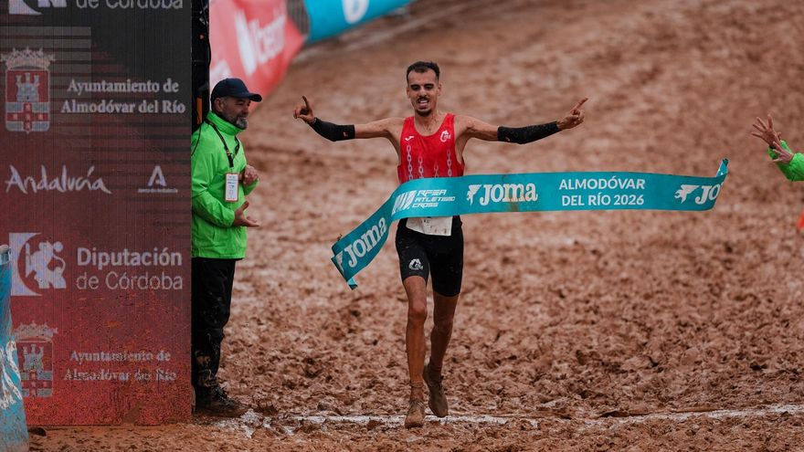 El barro consagra a Hassaous y Barreiro en un Nacional de Cross épico en Almodóvar del Río