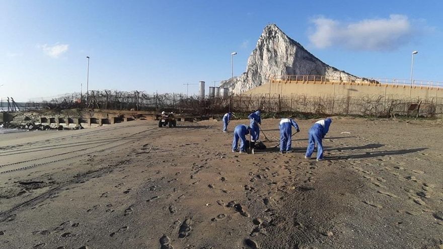 El Parque Natural del Estrecho cumple 20 años con vertidos sobre aguas turbulentas