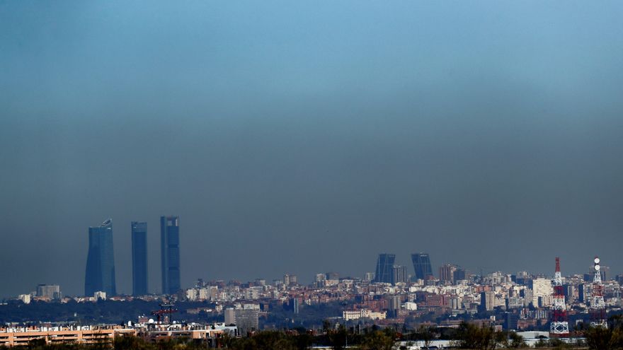 Bruselas advierte de que España afronta multas si no cumple con los límites de contaminación en Madrid y el área de Barcelona