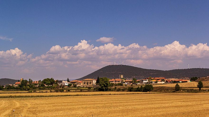Transporte rural bonificado para consolidar población: "Si no tienes vehículo propio, estás prácticamente expulsado del pueblo"