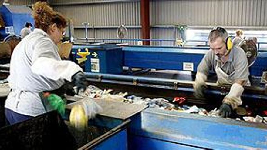 CC-PNC, PP y Sí Podemos bloquean la licitación de la planta de reciclaje del complejo ambiental de Arico