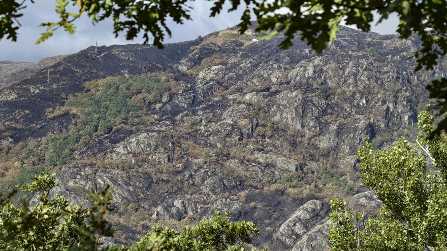 Agosto, un mes devastador para los incendios, acaba con el fuego bajo control