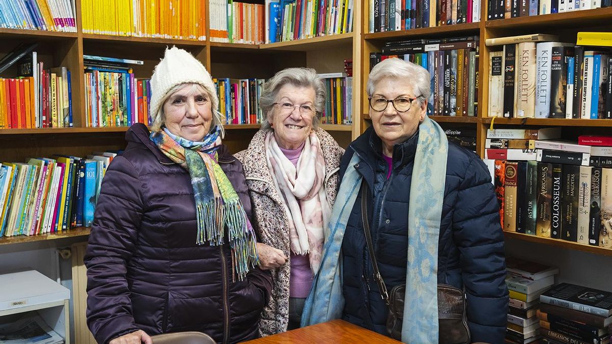 De izquierda a derecha, Marga Álvarez, Carmen Rivas y María del Carmen García.