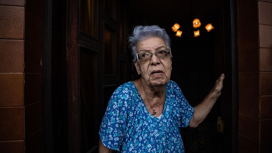 Andrea, una vecina del barrio de La Laguna que ha perdido su casa después del paso de la lava