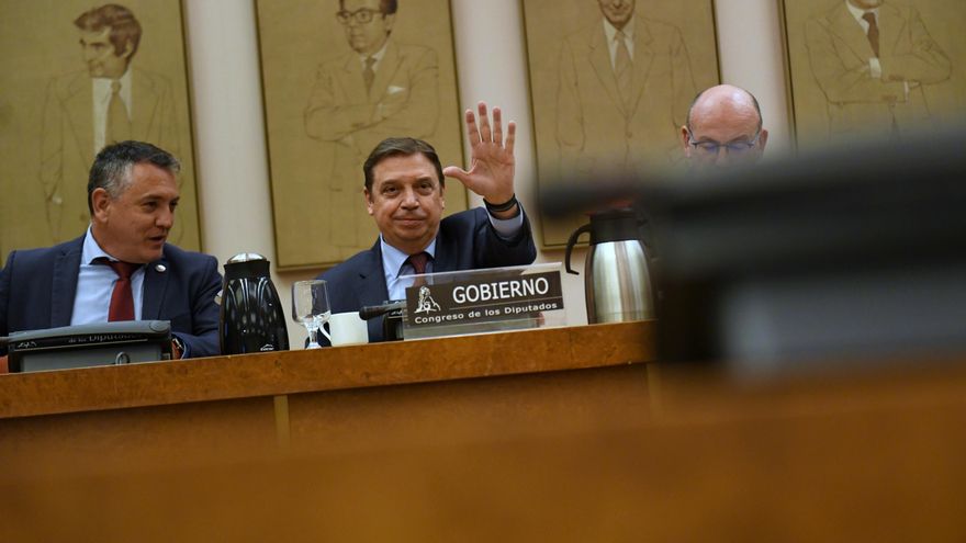 Planas avisa que la UE reaccionará a los aranceles al vino: "No nos va a temblar el pulso al defender a nuestros productores"