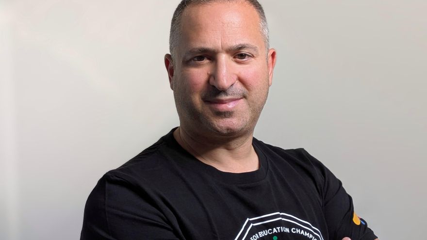 Miguel Ujeda, director de Innovación del Colegio Mirasur: “El problema de los menores con el uso de la tecnología se produce fuera del centro educativo”